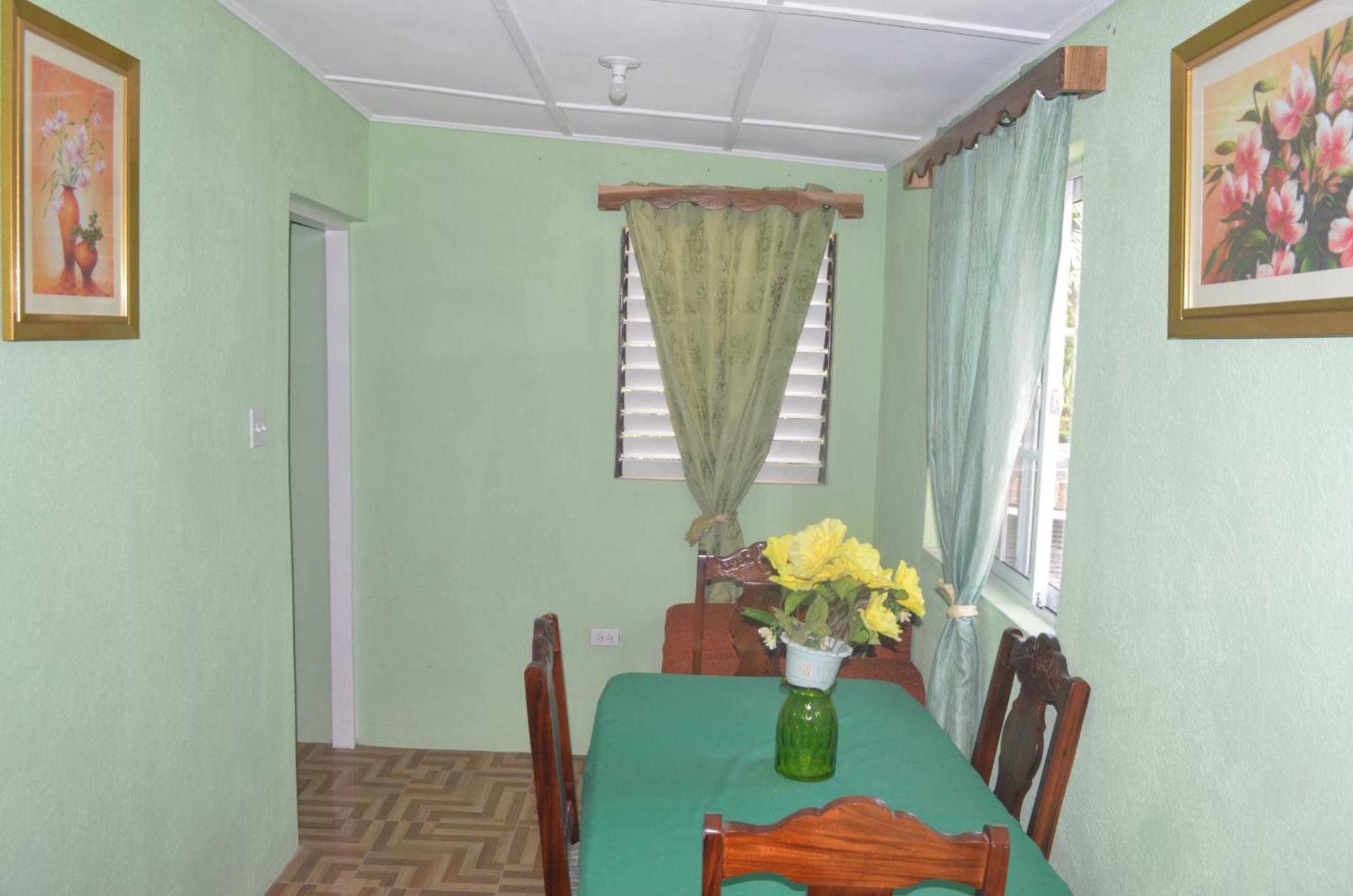 Little Shaw Park Guest House Ocho Rios Exterior photo
